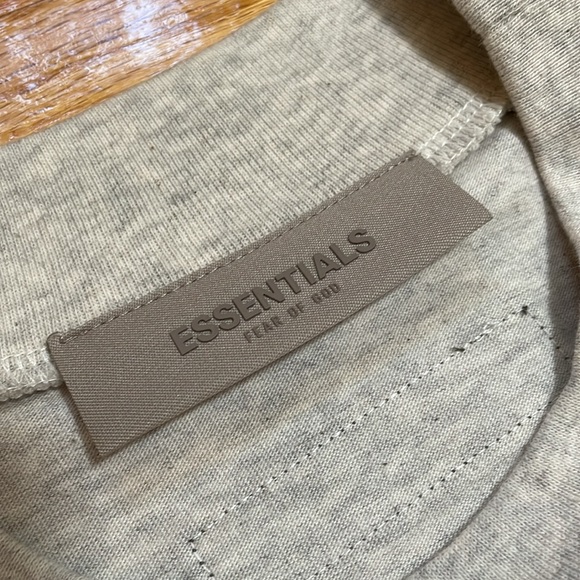 Fear of God Essentials Light Oatmeal Mens T-shirt Size Small (Brand New) - Picture 7 of 12